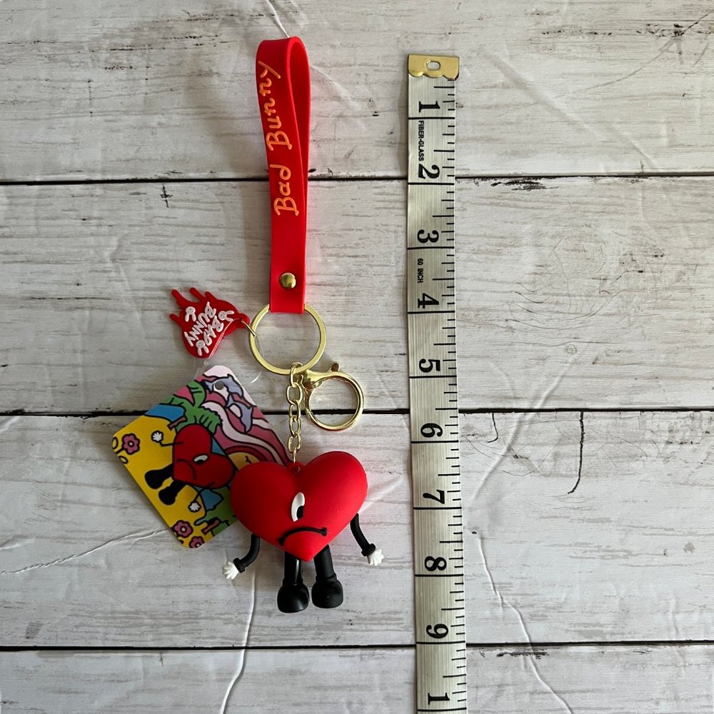 NWT Bad Bunny El conejo Malo 3D Keychain ((SET OF 6)) UN VERANO SIN TI - Picture 3 of 3